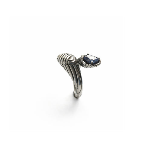 Anello contrarié con gemma a goccia blu – Foret