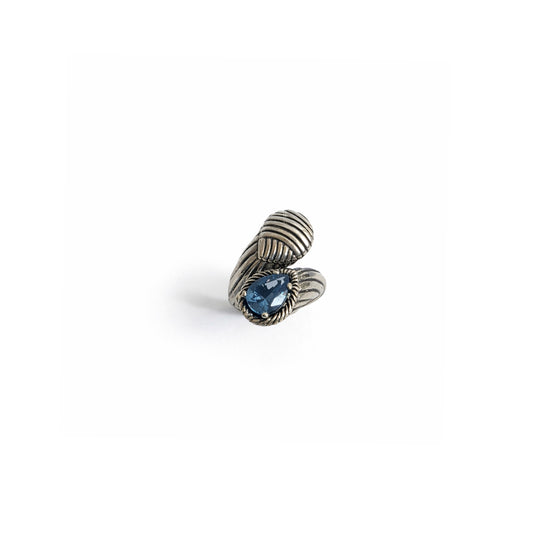 Anello contrarié con gemma a goccia blu – Foret