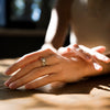 Anillo de plata con perla central – Venus