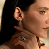 Anillo Contrarié con piedra preciosa azul en forma de lágrima – Foret