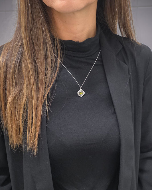 Collana con pendente floreale e goccia verde - Ivy